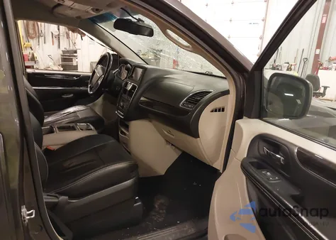 2016 Chrysler Town & Country Touring z USA, uszkodzony, nr VIN 2C4RC1BG1GR200223